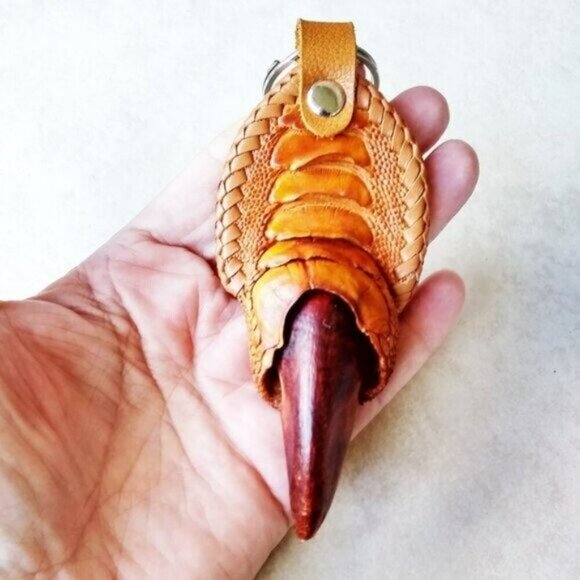 Handmade! Velociraptor Dinosaur! Claw +Leather Key Chain! Masculine Big KeyChain - Picture 1 of 9